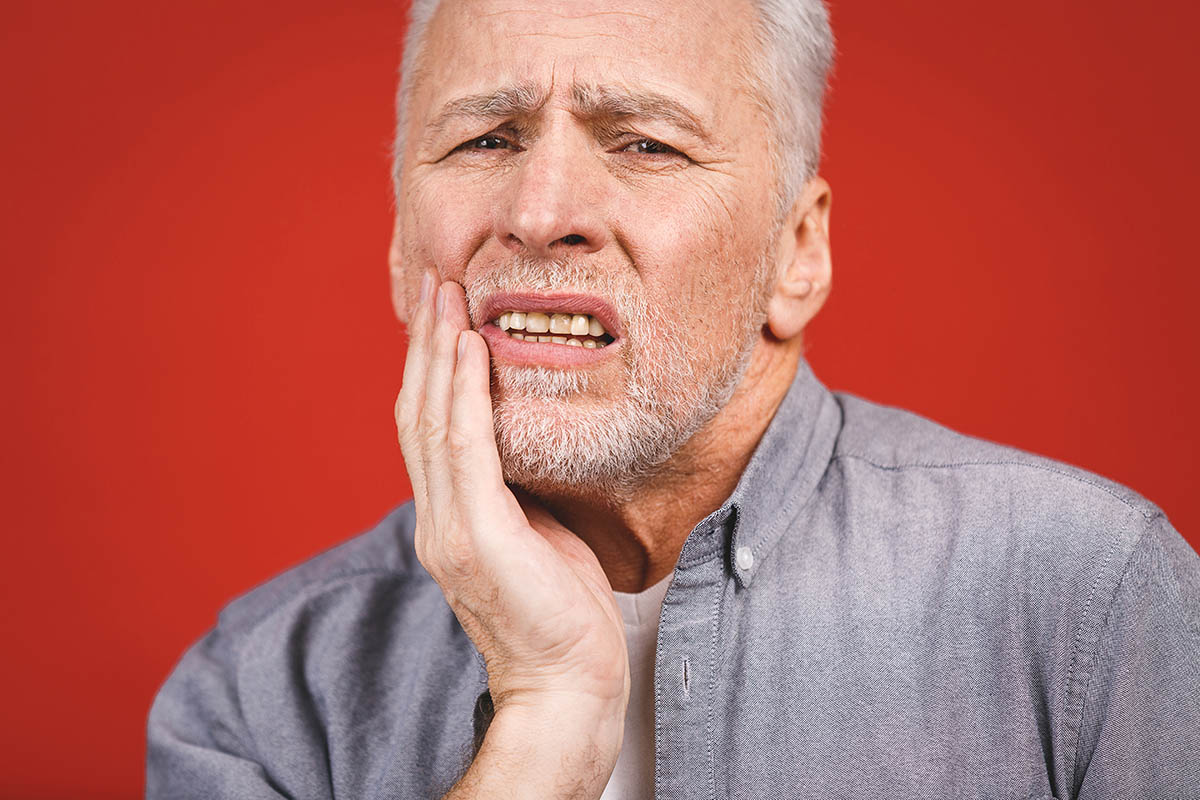 senior-aged-man-suffering-from-toothache-gingivitis-dental-dost-dental-blog