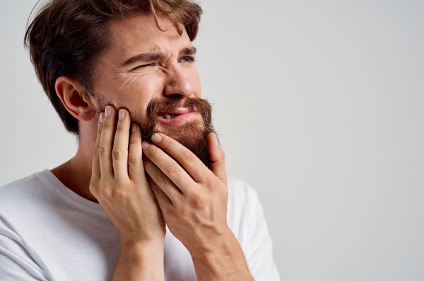Habits you should stop to protect your jaw joint