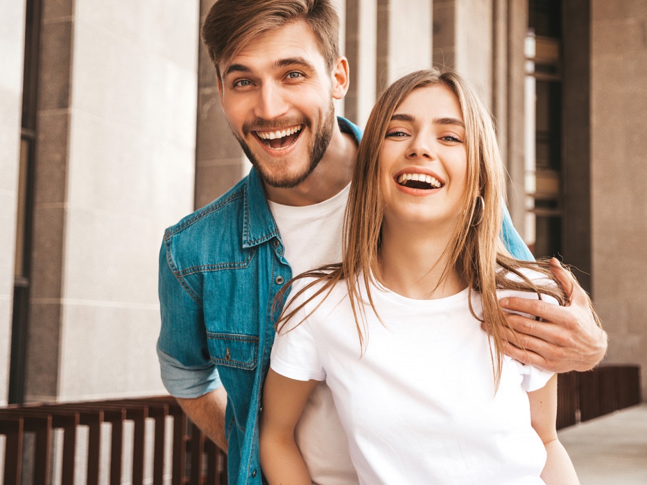 Meeting someone special - tips for- How to be kiss ready - man and woman smiling